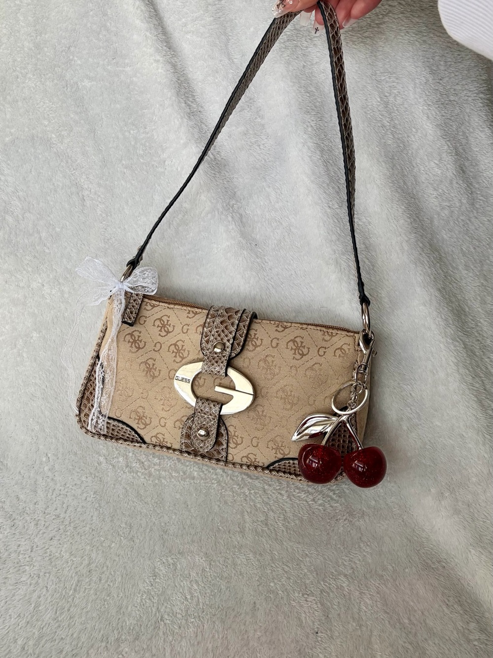 ❗️SOLD DO NOT BUY❗️

Y2K Guess Shoulder Bag